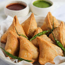 3 Samosas with chutney
